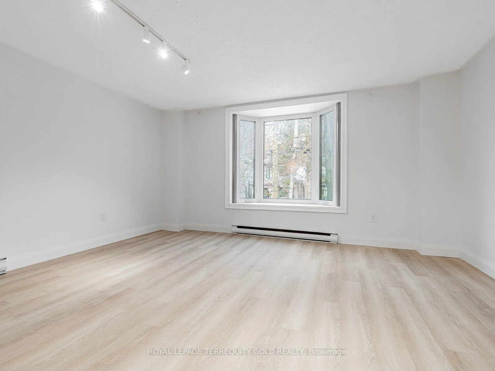 Photo 18 of Unit 2, 41 Summerhill Avenue, Toronto, Rosedale-Moore Park — HOMEH