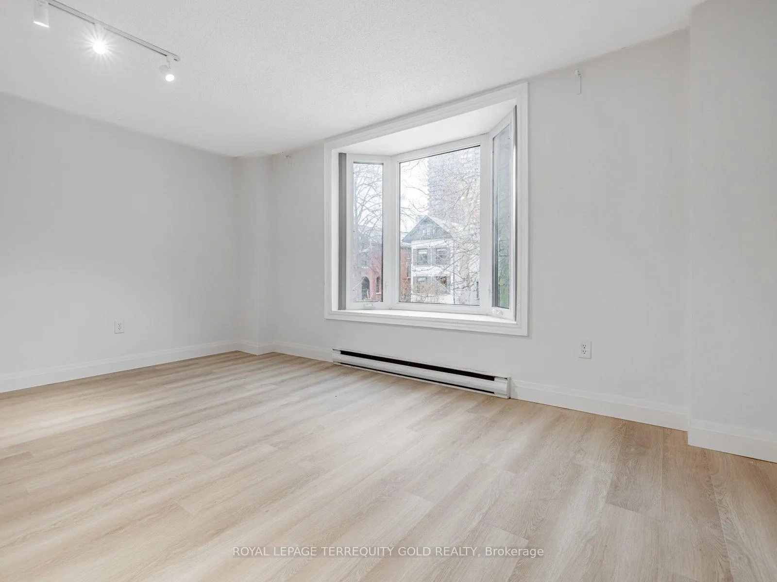 Photo 20 of Unit 2, 41 Summerhill Avenue, Toronto, Rosedale-Moore Park — HOMEH