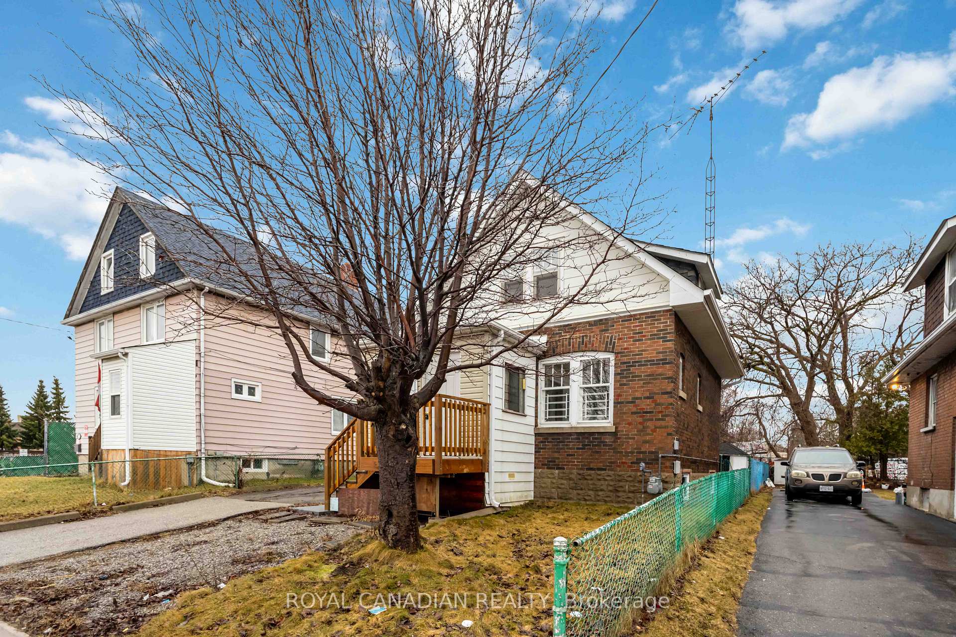 Photo 3 of 274 Ritson Road N, Oshawa, O'Neill — HOMEH
