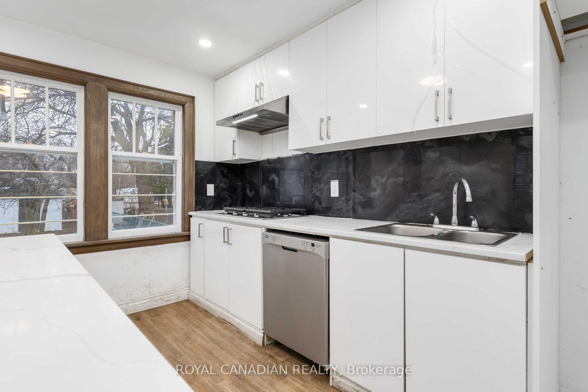 Photo 15 of 274 Ritson Road N, Oshawa, O'Neill — HOMEH