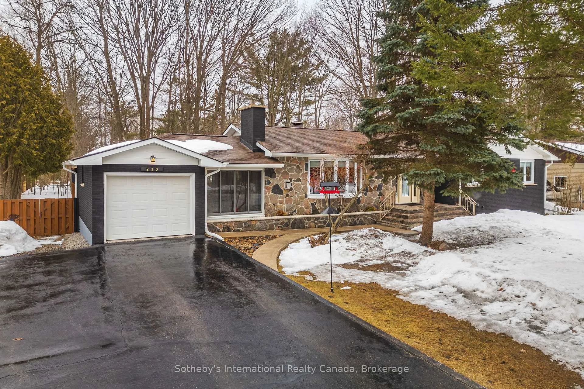 Photo 1 of 230 Alexander Street, Gravenhurst, Muskoka (S) — HOMEH