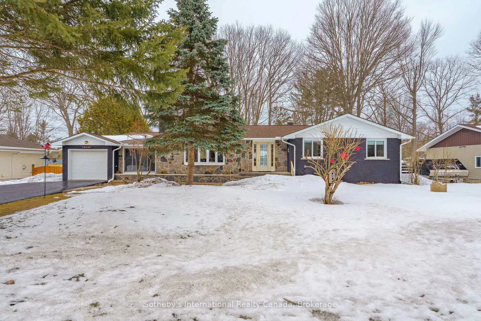 Photo 2 of 230 Alexander Street, Gravenhurst, Muskoka (S) — HOMEH