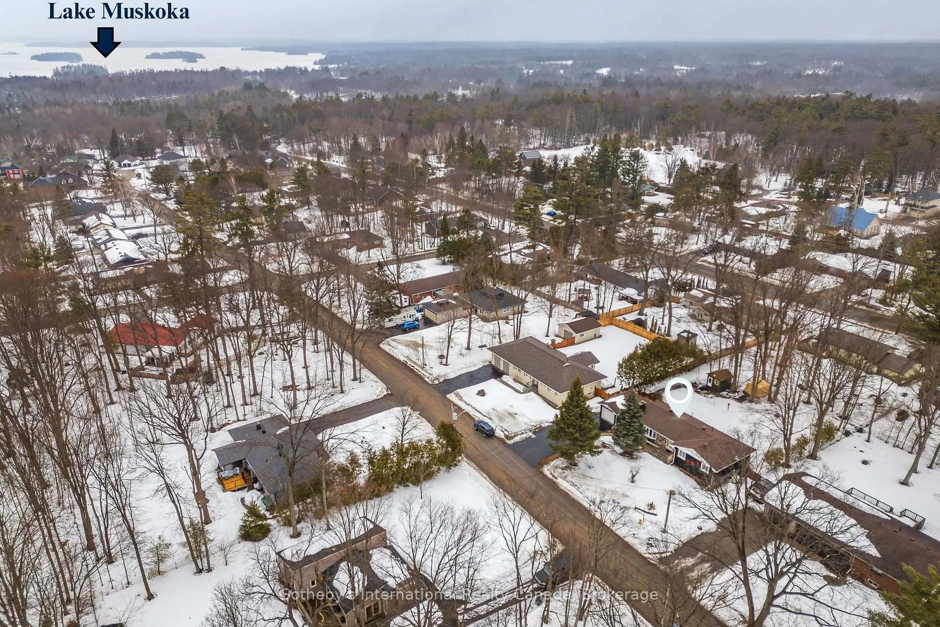 Photo 3 of 230 Alexander Street, Gravenhurst, Muskoka (S) — HOMEH