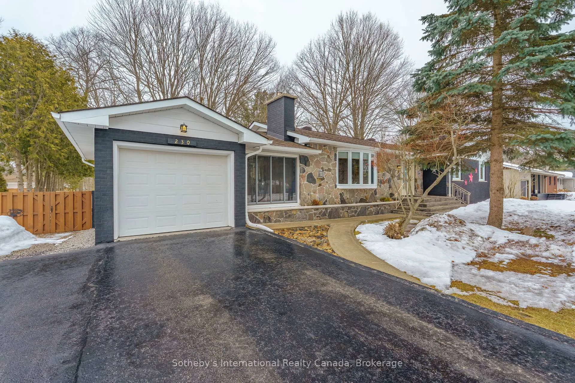 Photo 4 of 230 Alexander Street, Gravenhurst, Muskoka (S) — HOMEH