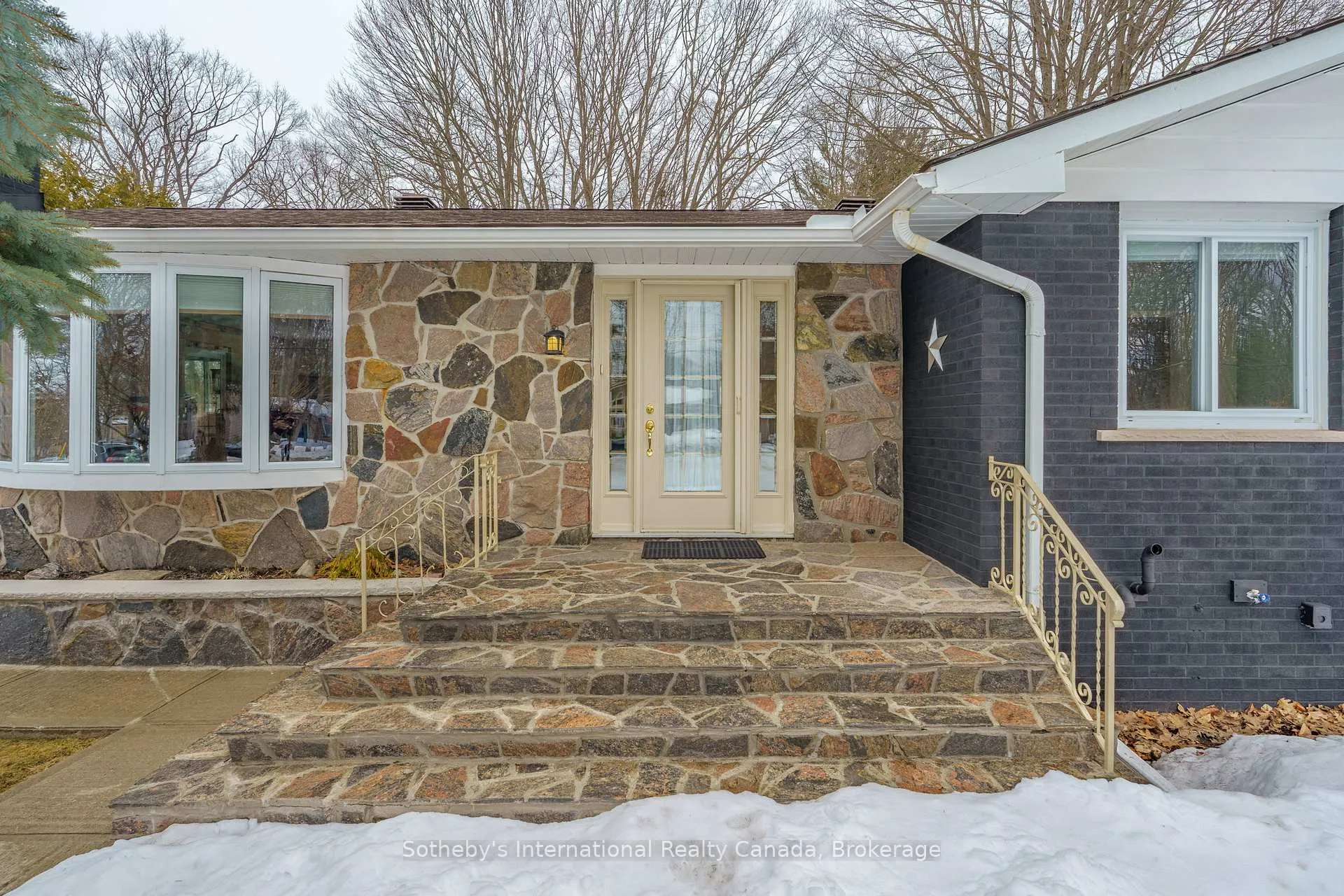 Photo 5 of 230 Alexander Street, Gravenhurst, Muskoka (S) — HOMEH