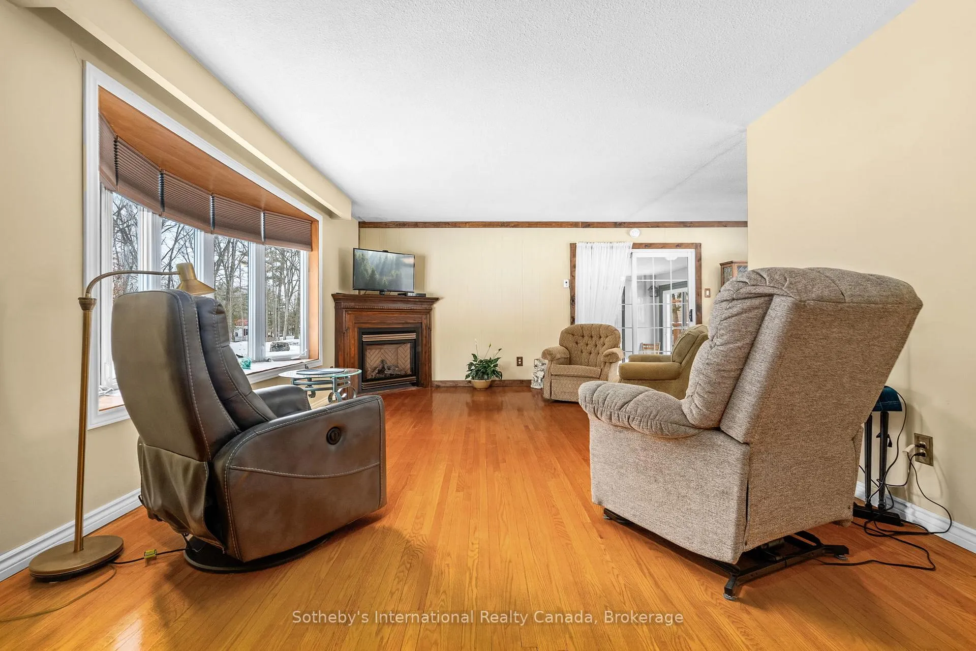 Photo 8 of 230 Alexander Street, Gravenhurst, Muskoka (S) — HOMEH
