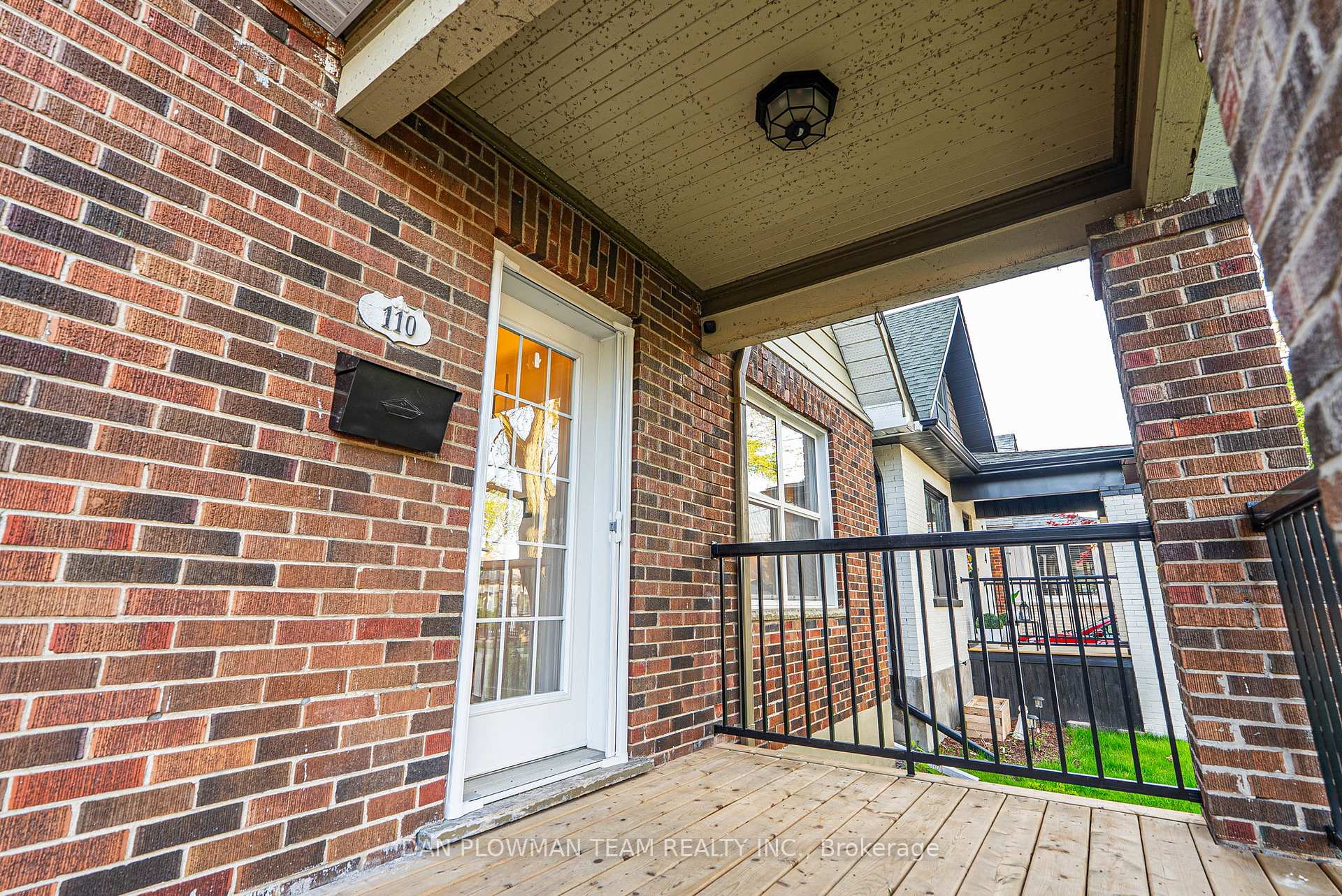 Photo 2 of 110 Warren Avenue, Oshawa, McLaughlin — HOMEH