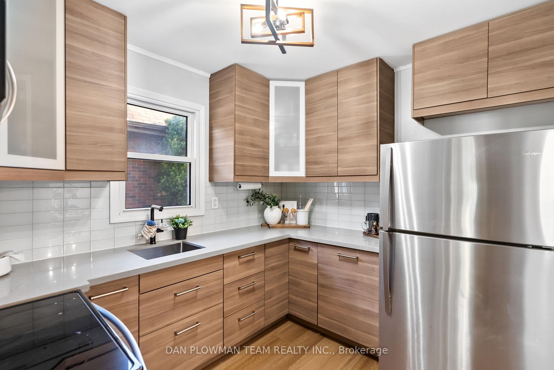 Photo 16 of 110 Warren Avenue, Oshawa, McLaughlin — HOMEH