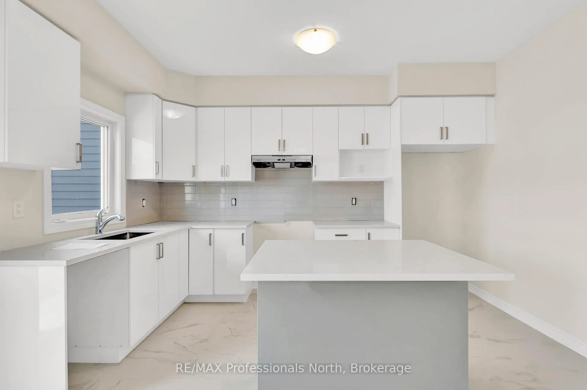 Photo 1 of 230 Beechwood Forest Lane, Gravenhurst, Muskoka (S) — HOMEH
