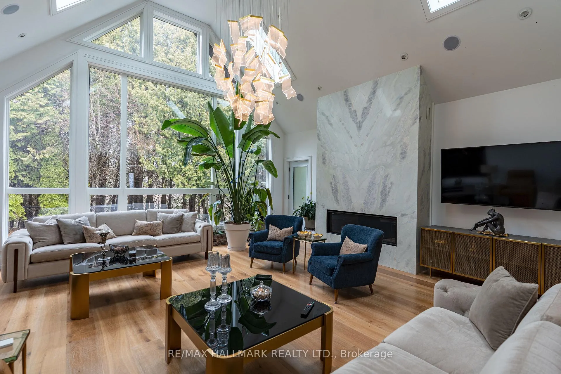 Photo 3 of 124 Timpson Drive, Aurora, Aurora Highlands — HOMEH