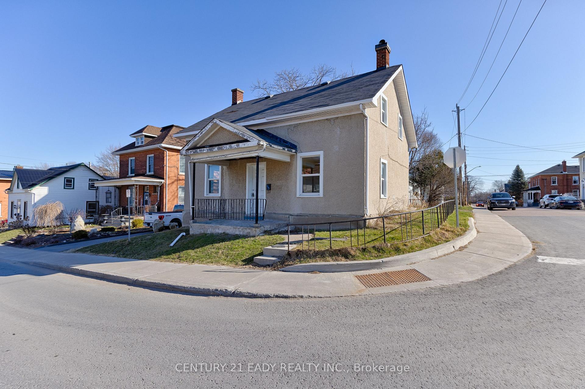 Photo 3 of 261 Plaunt Street S, Renfrew — HOMEH