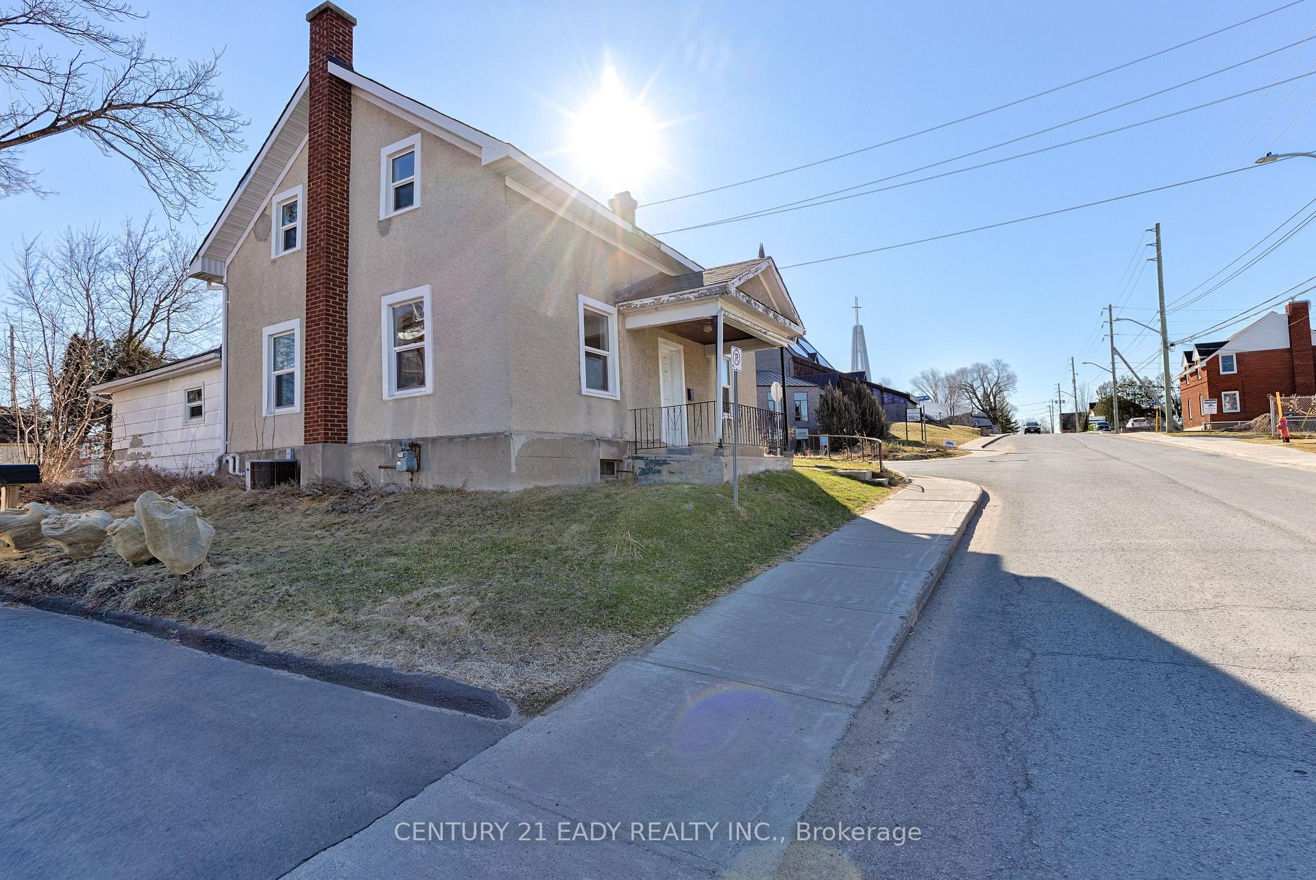 Photo 5 of 261 Plaunt Street S, Renfrew — HOMEH