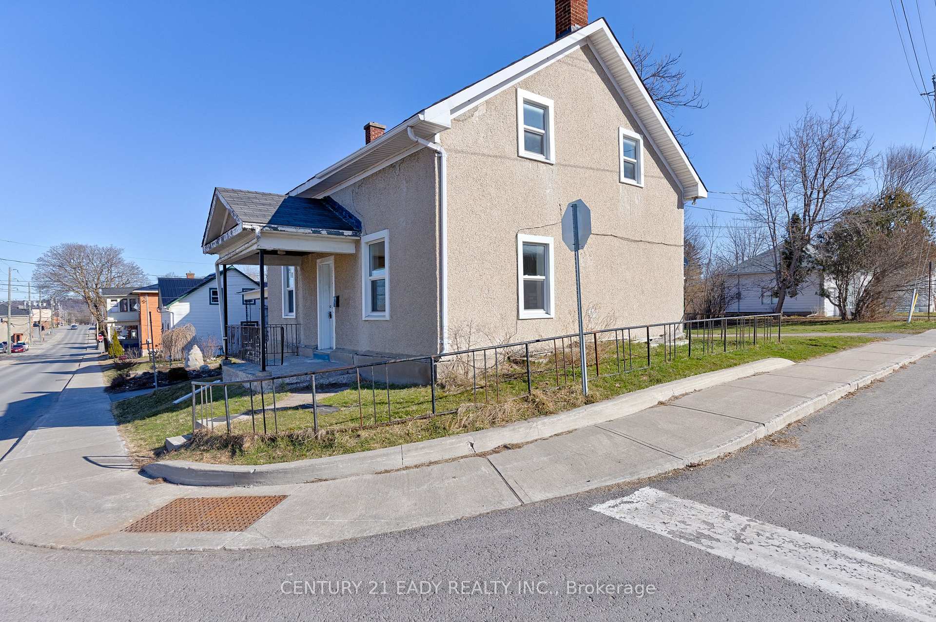 Photo 7 of 261 Plaunt Street S, Renfrew — HOMEH