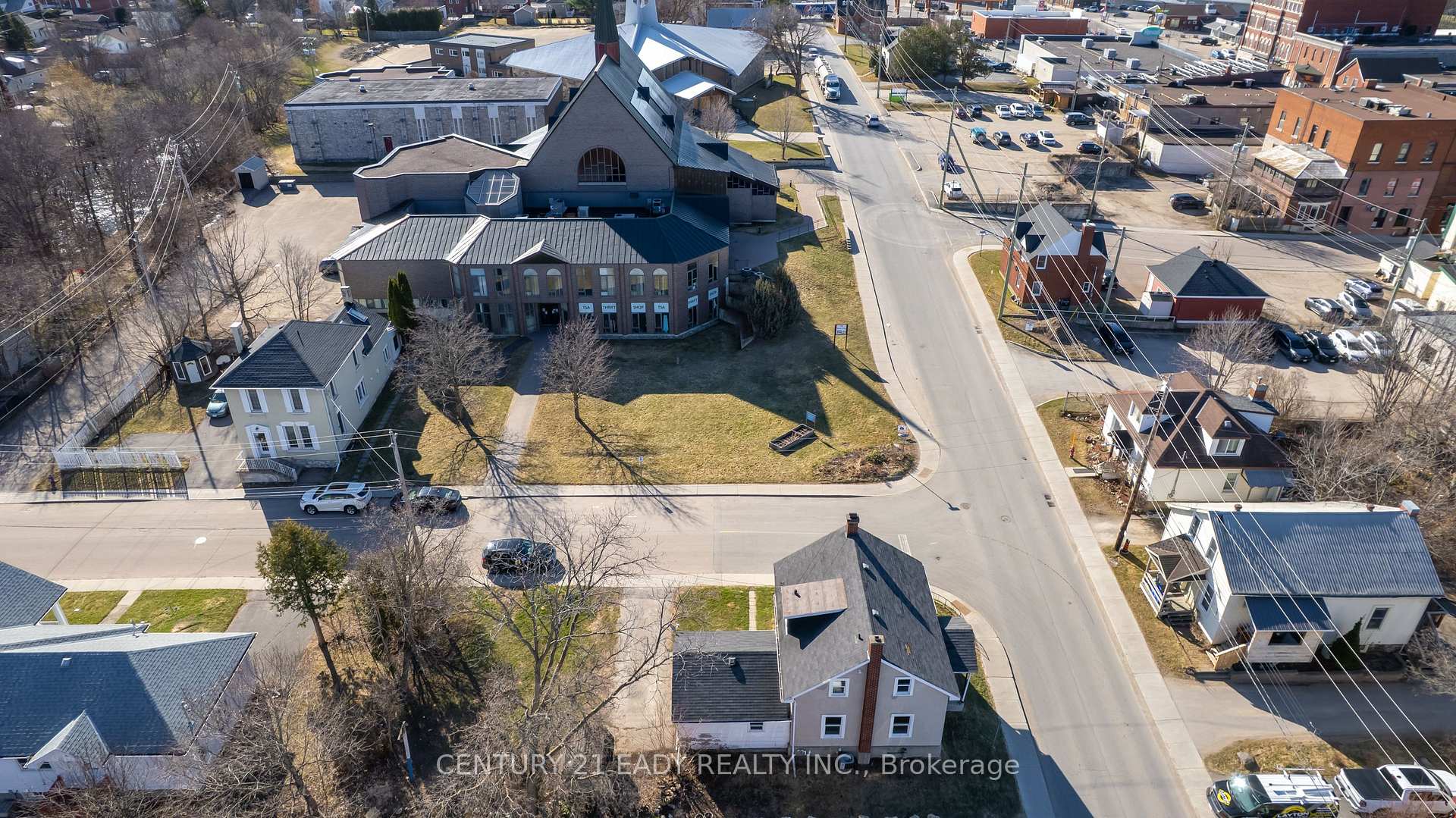 Photo 9 of 261 Plaunt Street S, Renfrew — HOMEH
