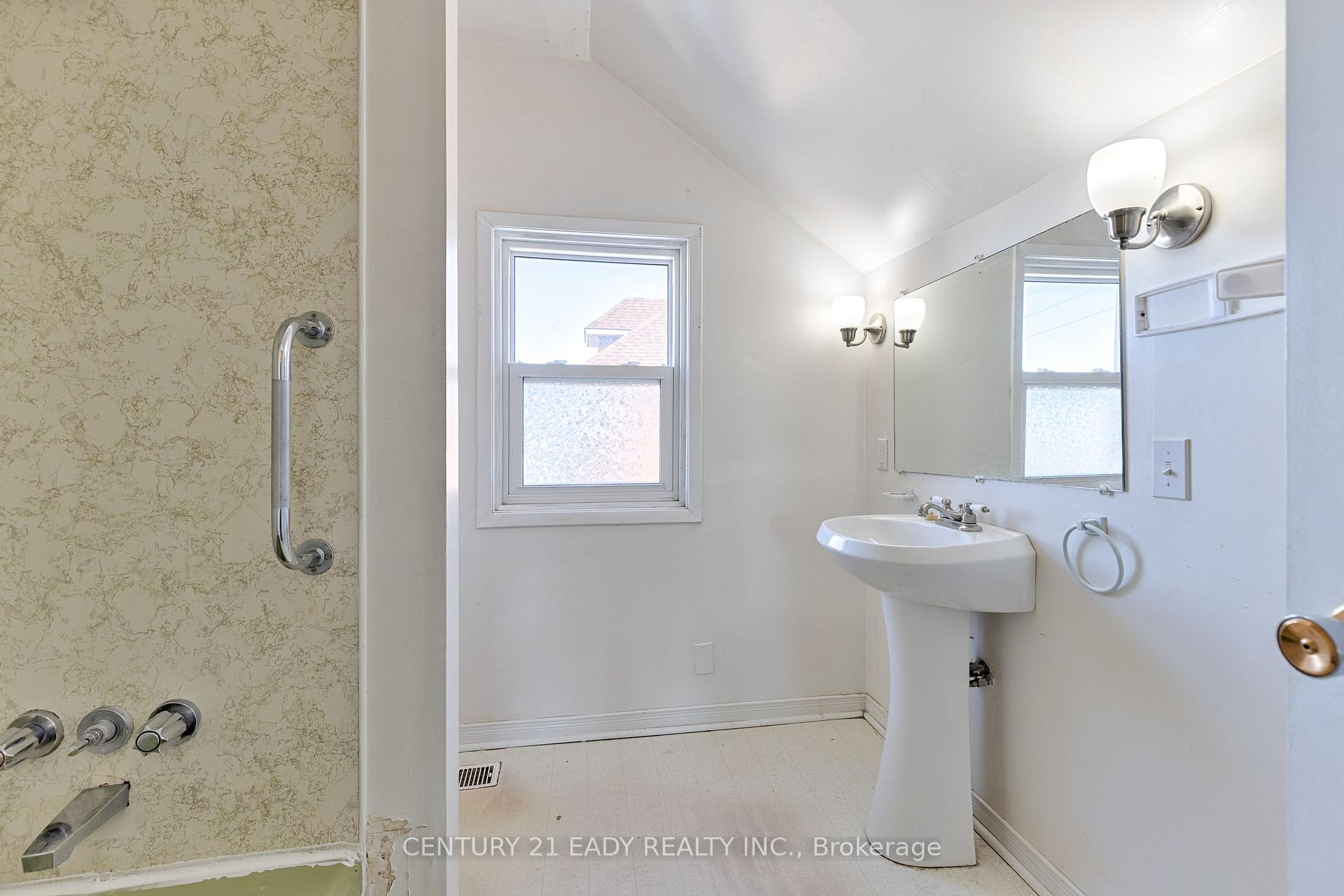 Photo 31 of 261 Plaunt Street S, Renfrew — HOMEH
