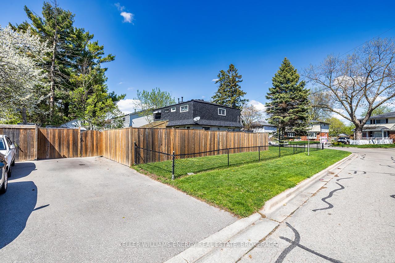 Photo 6 of 246 Barkley Crescent, Oshawa, Vanier — HOMEH