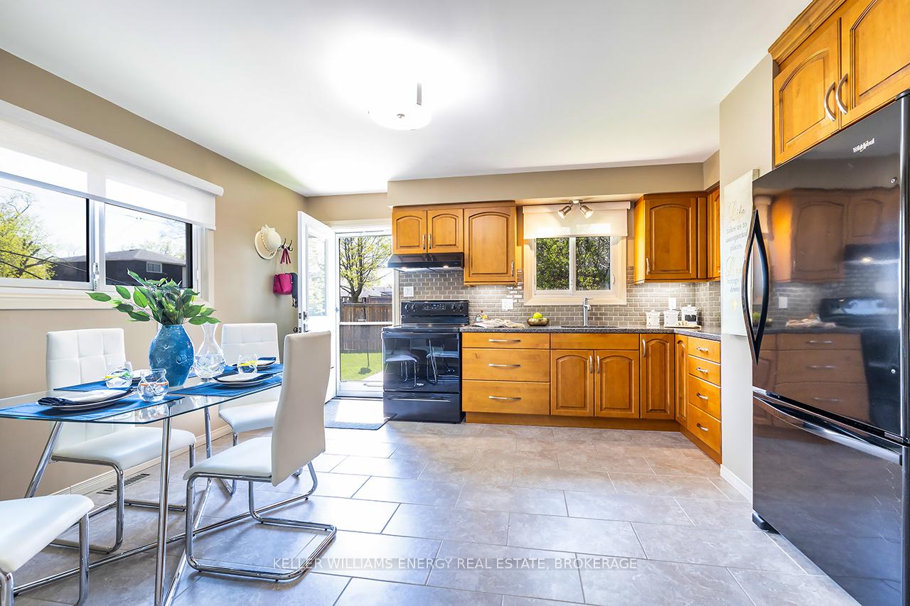 Photo 8 of 246 Barkley Crescent, Oshawa, Vanier — HOMEH