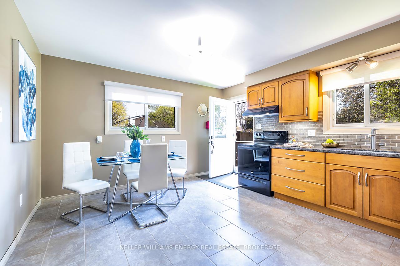 Photo 9 of 246 Barkley Crescent, Oshawa, Vanier — HOMEH