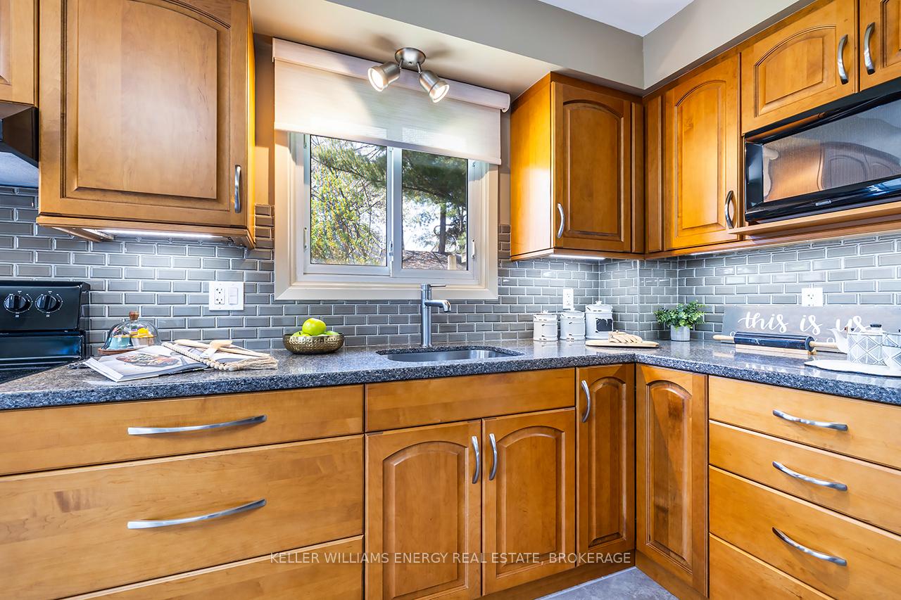 Photo 12 of 246 Barkley Crescent, Oshawa, Vanier — HOMEH