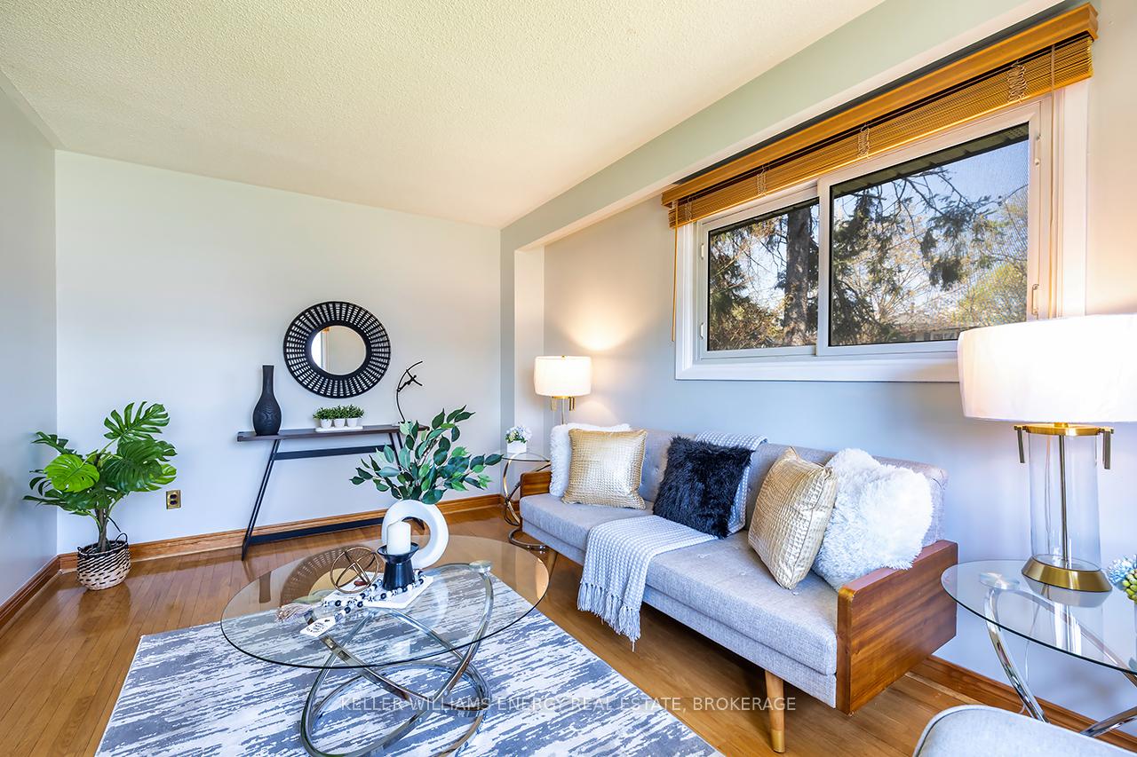 Photo 15 of 246 Barkley Crescent, Oshawa, Vanier — HOMEH