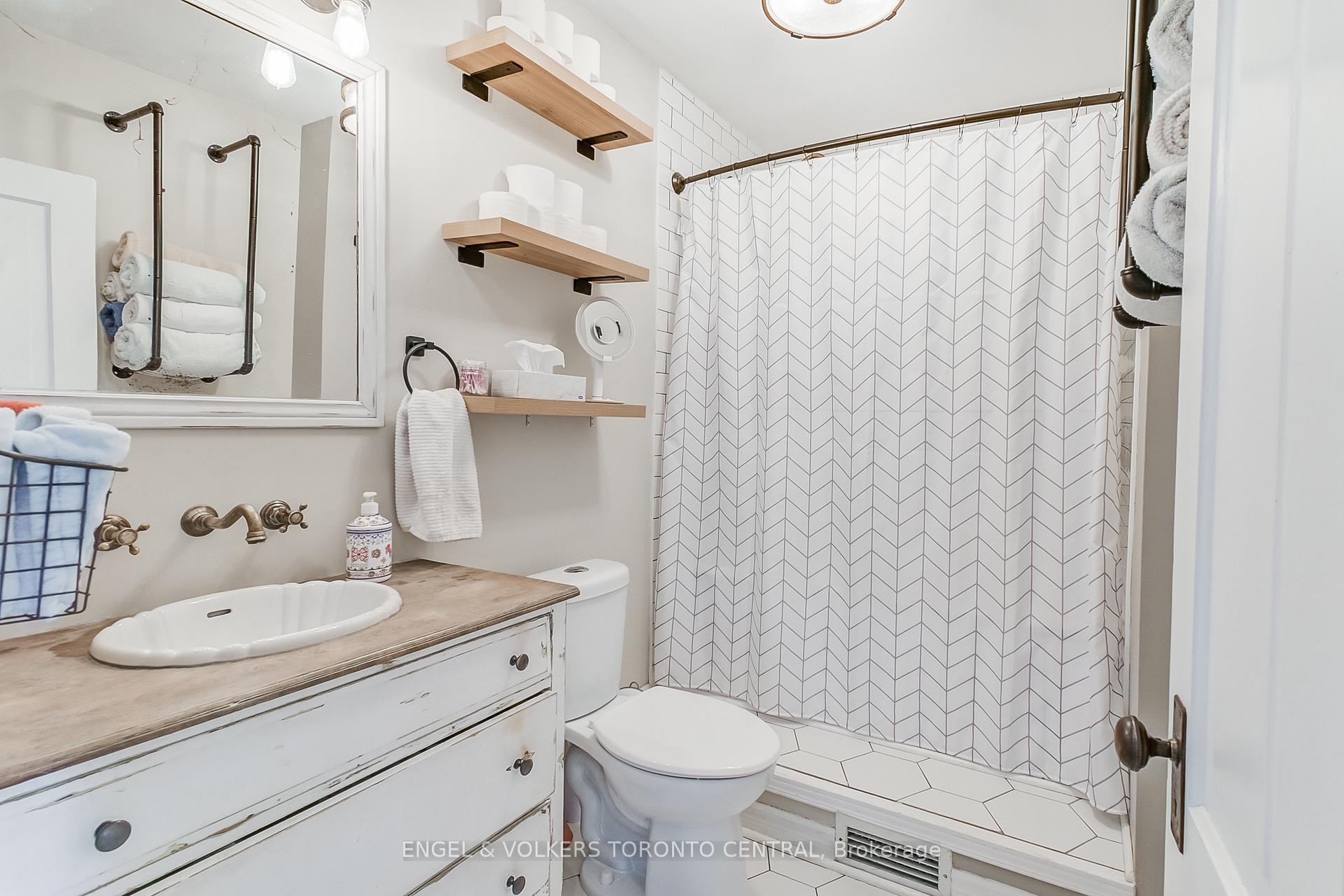 Photo 9 of 741 Marksbury Road, Pickering, West Shore — HOMEH