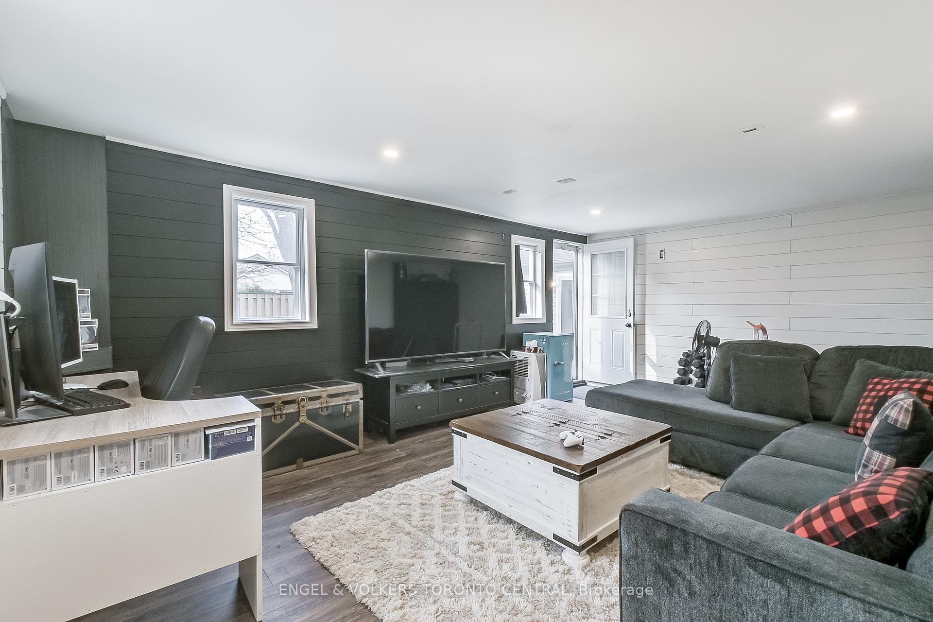 Photo 11 of 741 Marksbury Road, Pickering, West Shore — HOMEH