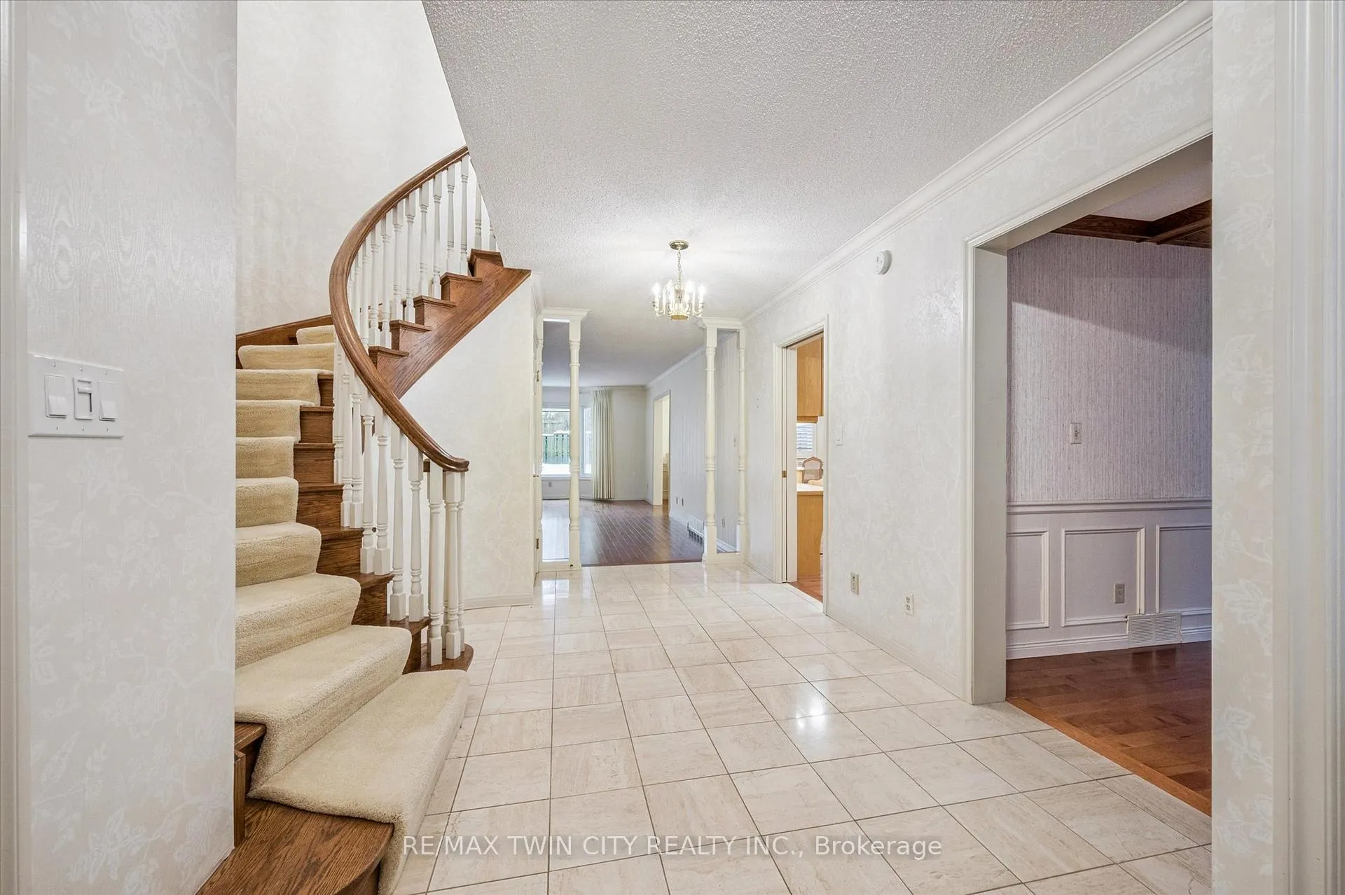 Photo 3 of Unit 5, 405 Glasgow Street, Kitchener — HOMEH