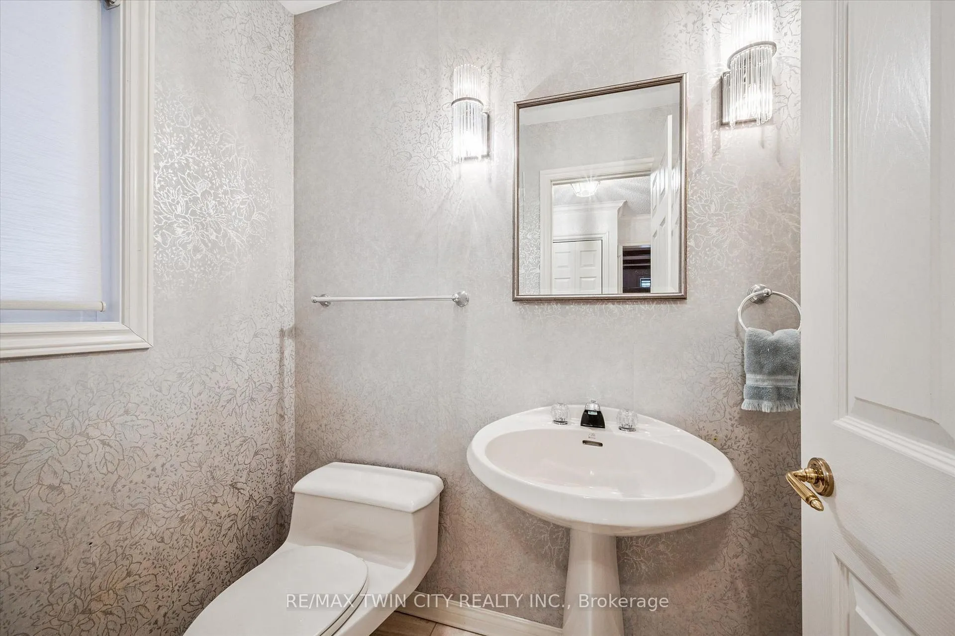 Photo 14 of Unit 5, 405 Glasgow Street, Kitchener — HOMEH