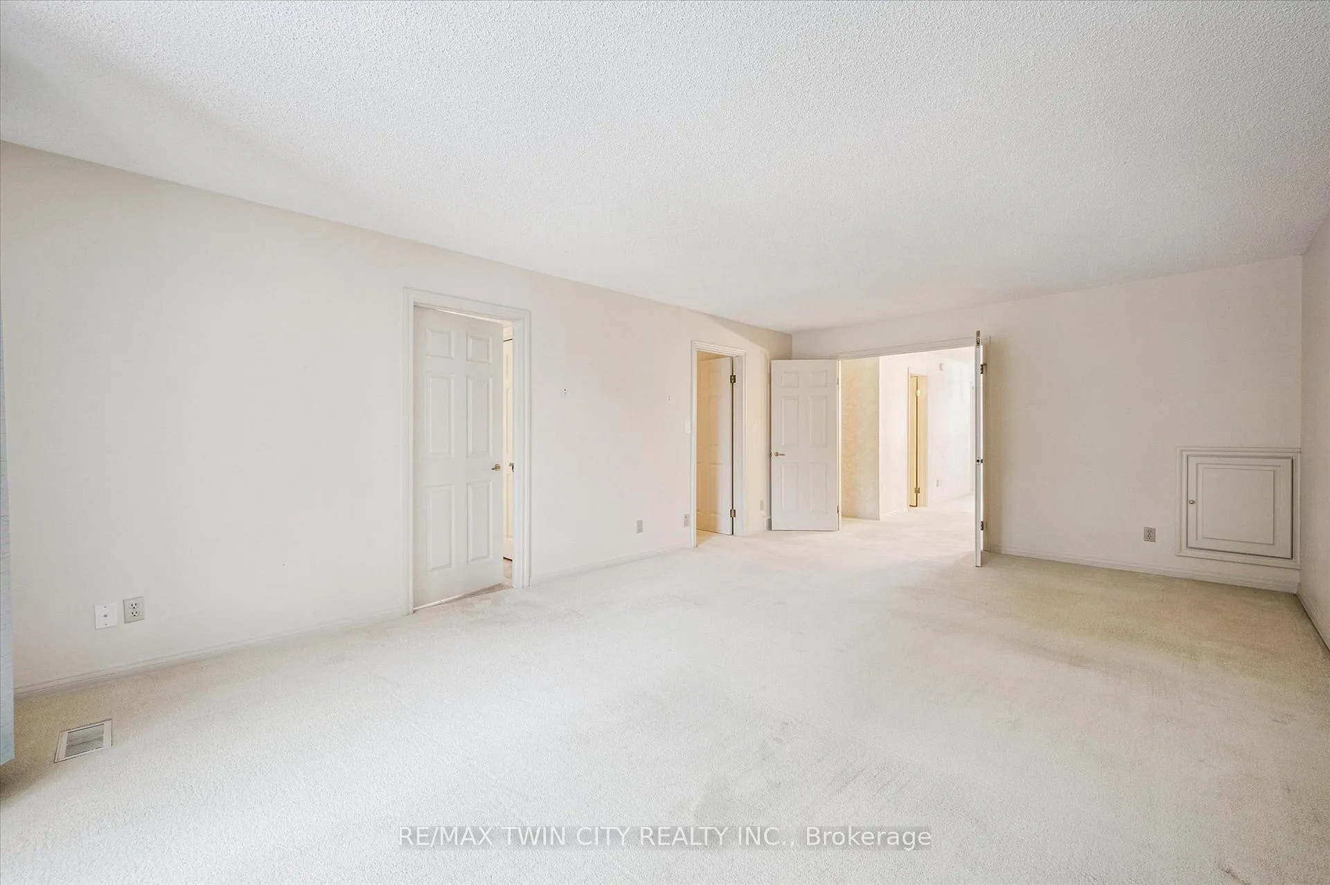 Photo 19 of Unit 5, 405 Glasgow Street, Kitchener — HOMEH