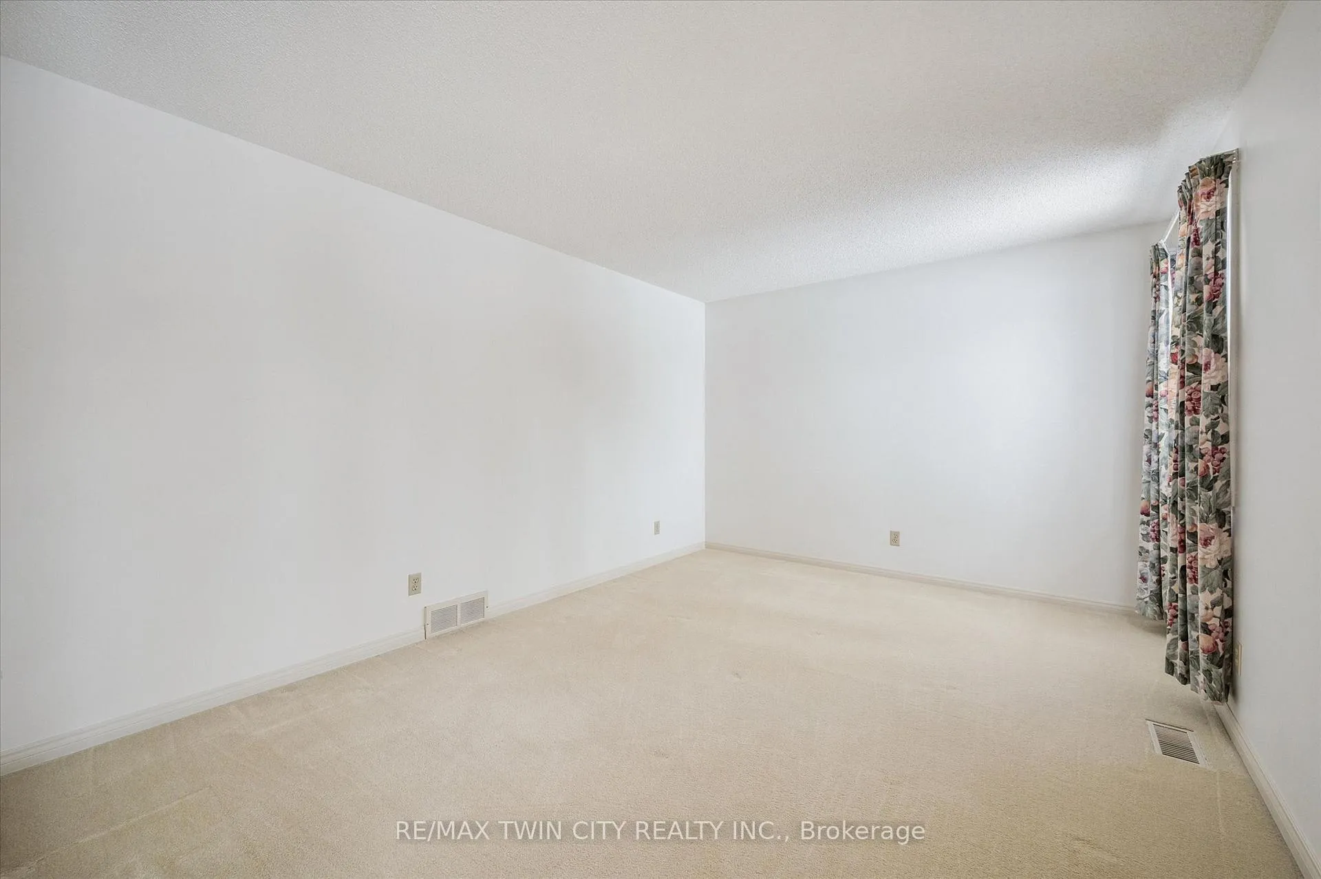 Photo 25 of Unit 5, 405 Glasgow Street, Kitchener — HOMEH