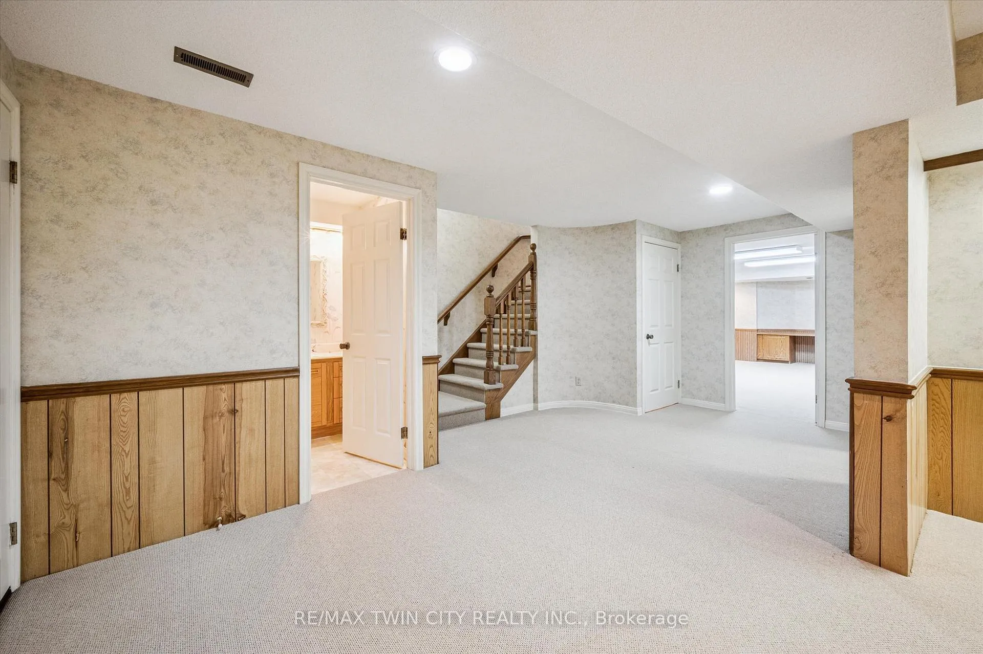 Photo 29 of Unit 5, 405 Glasgow Street, Kitchener — HOMEH