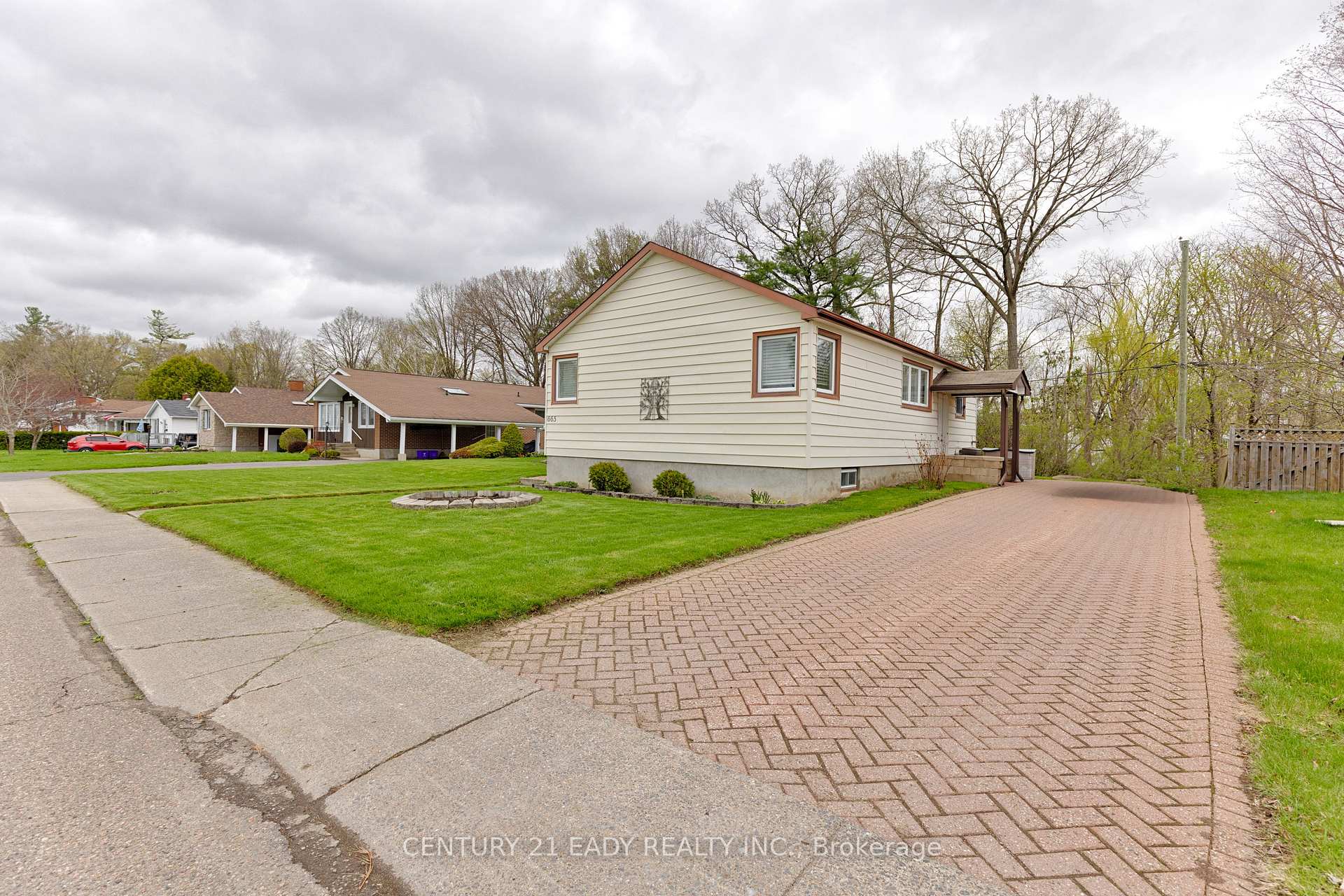 Photo 23 of 665 Coleraine Drive, Renfrew — HOMEH