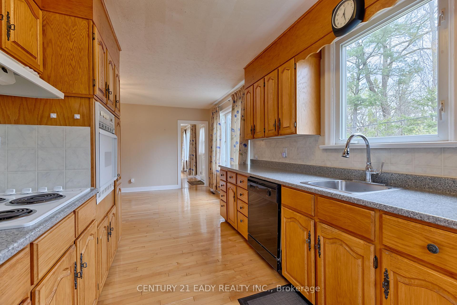 Photo 77 of 665 Coleraine Drive, Renfrew — HOMEH