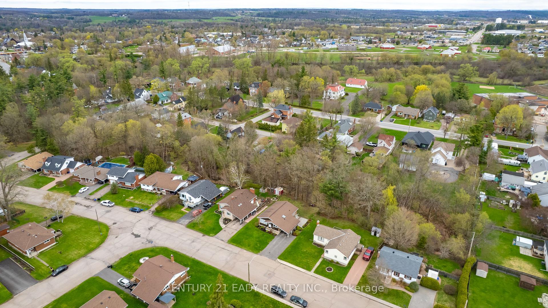 Photo 12 of 665 Coleraine Drive, Renfrew — HOMEH