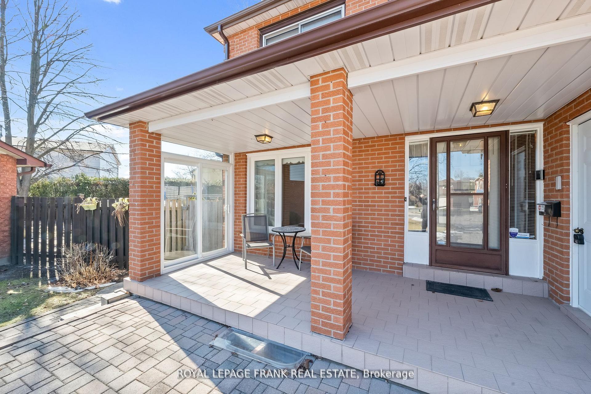 Photo 4 of 1402 Manitou Drive, Oshawa, Samac — HOMEH