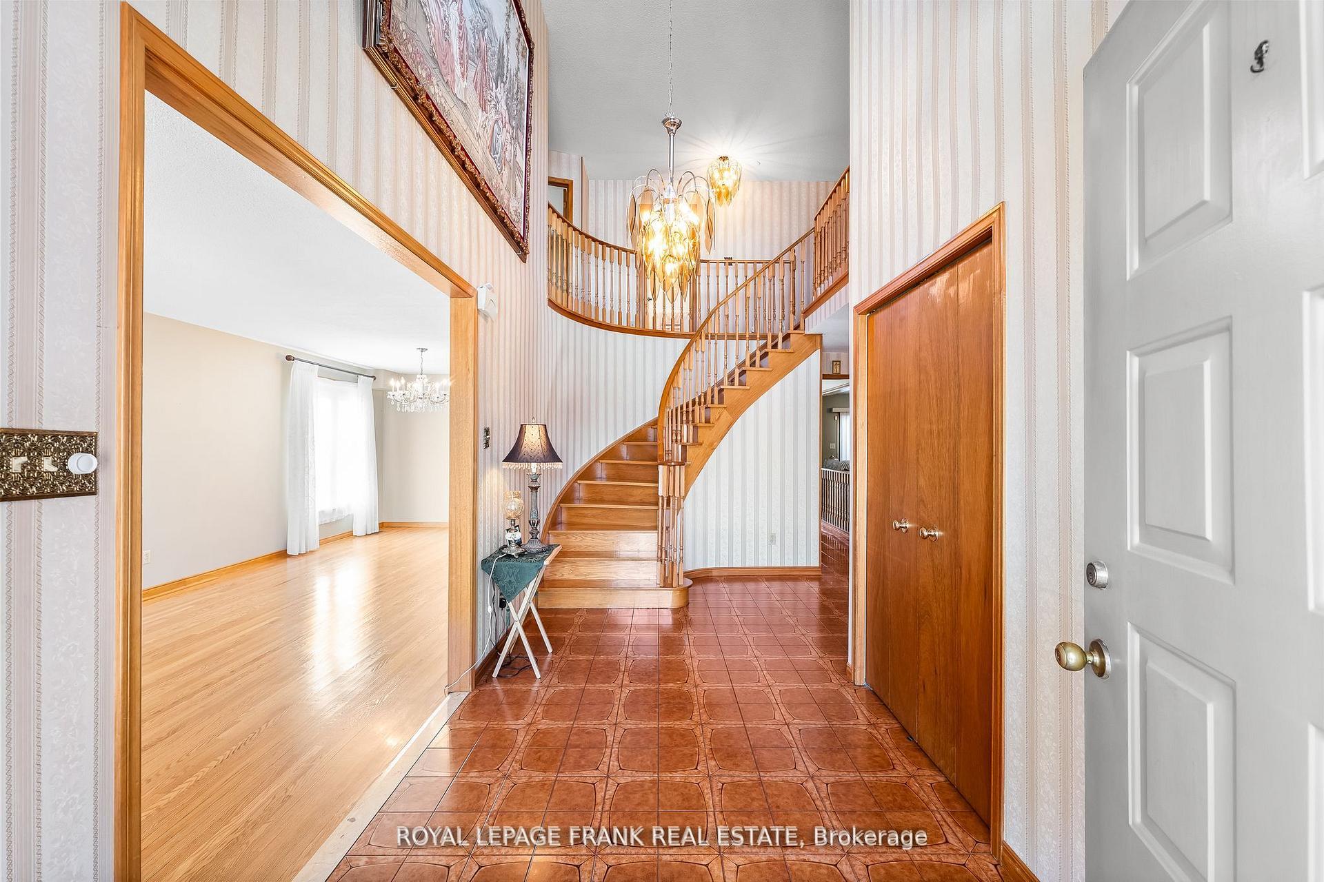 Photo 6 of 1402 Manitou Drive, Oshawa, Samac — HOMEH