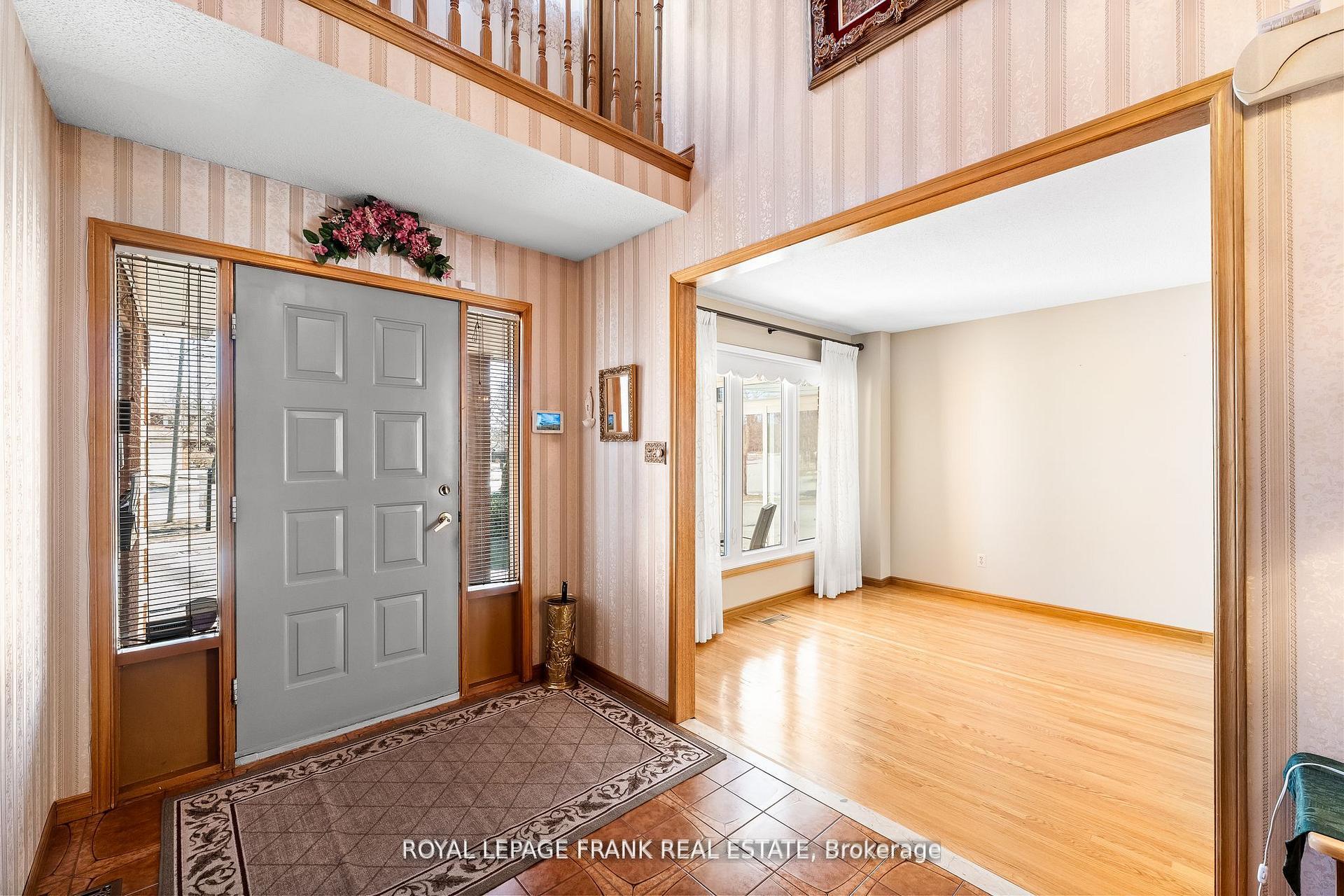 Photo 7 of 1402 Manitou Drive, Oshawa, Samac — HOMEH