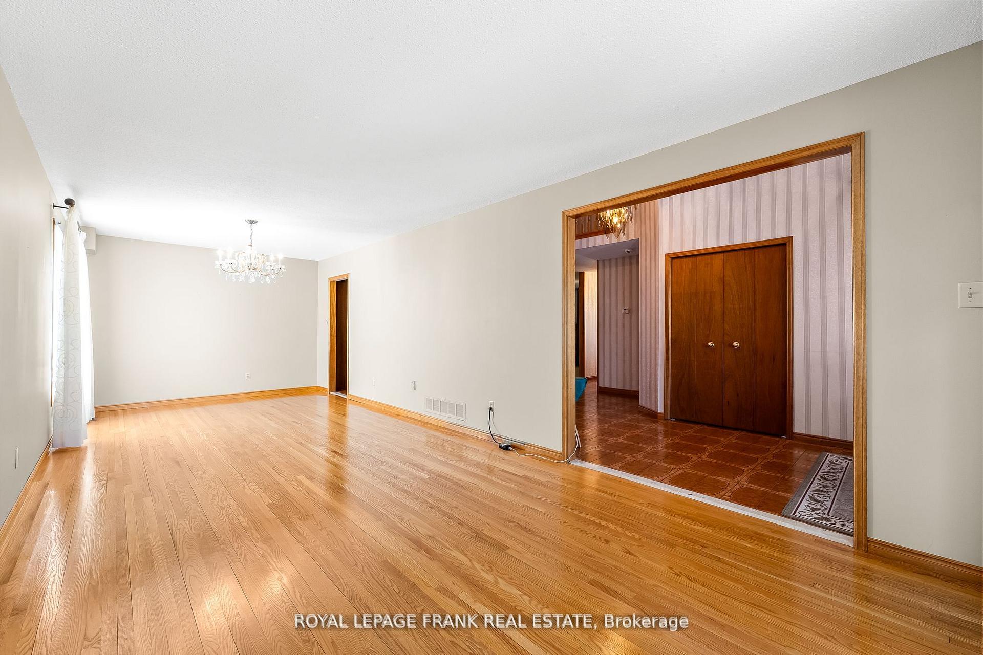 Photo 9 of 1402 Manitou Drive, Oshawa, Samac — HOMEH
