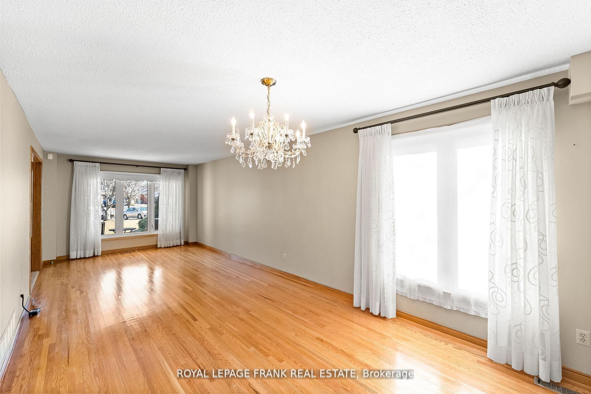 Photo 10 of 1402 Manitou Drive, Oshawa, Samac — HOMEH