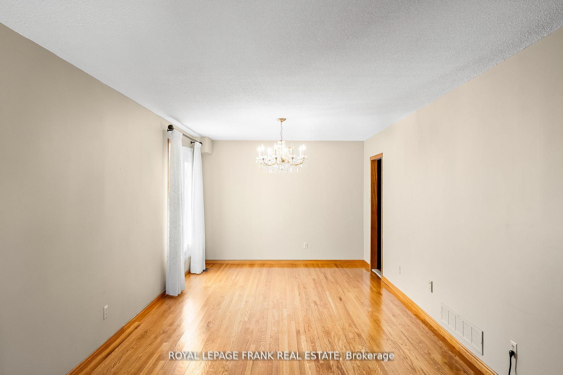 Photo 11 of 1402 Manitou Drive, Oshawa, Samac — HOMEH