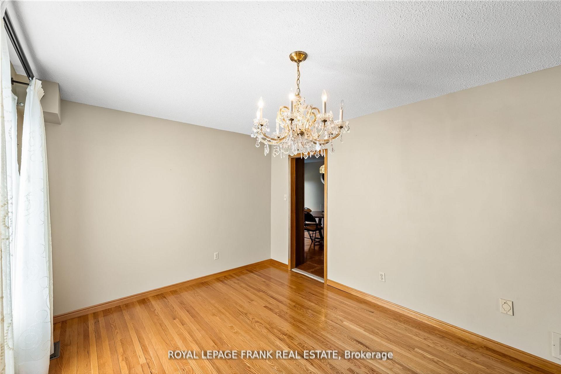 Photo 12 of 1402 Manitou Drive, Oshawa, Samac — HOMEH