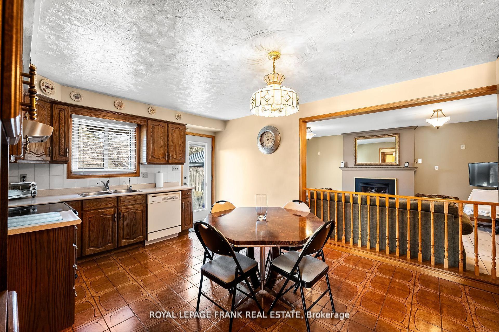 Photo 15 of 1402 Manitou Drive, Oshawa, Samac — HOMEH