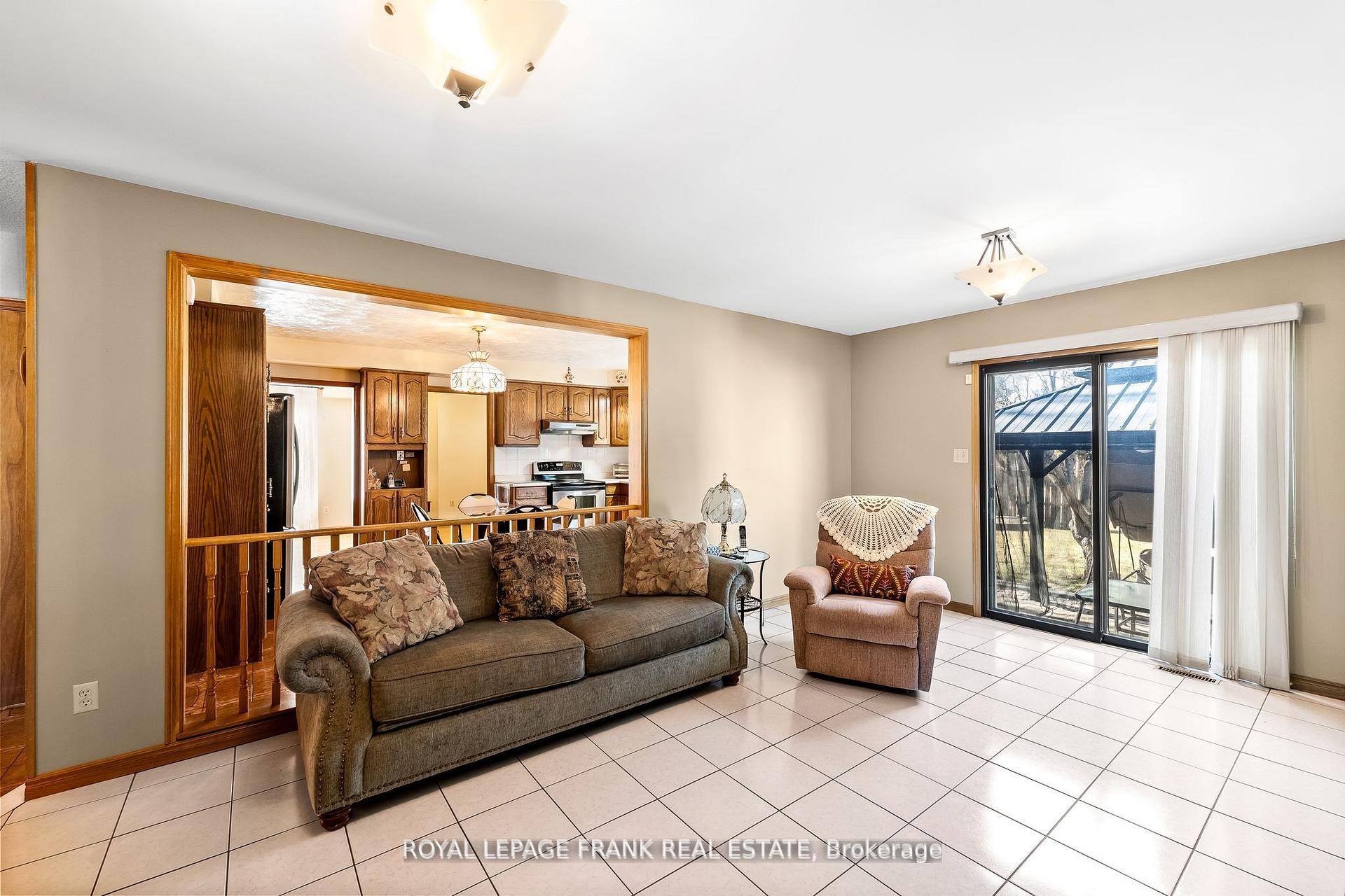 Photo 19 of 1402 Manitou Drive, Oshawa, Samac — HOMEH