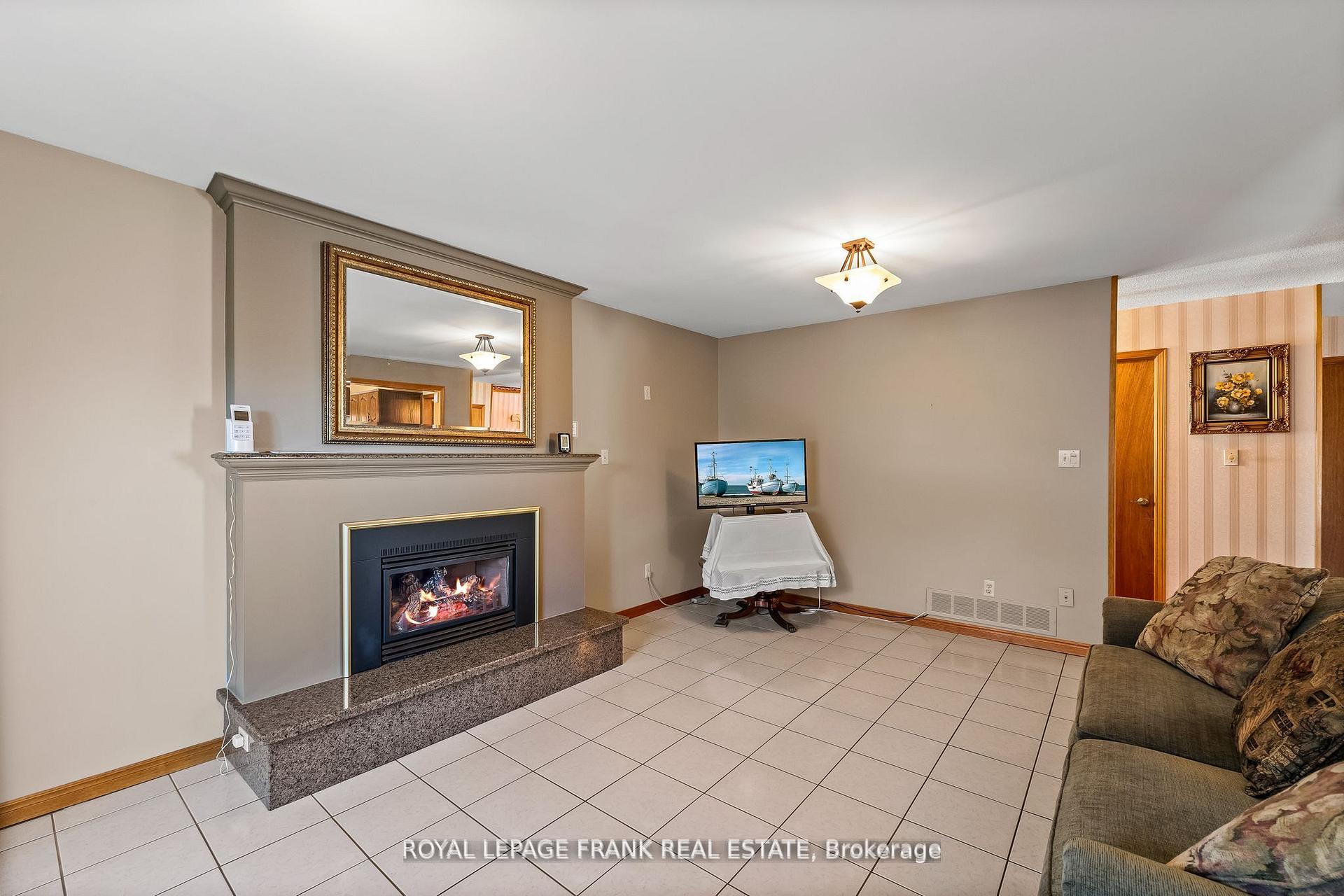Photo 21 of 1402 Manitou Drive, Oshawa, Samac — HOMEH