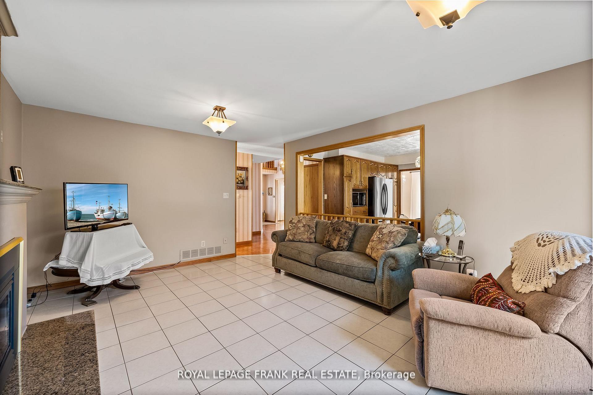 Photo 22 of 1402 Manitou Drive, Oshawa, Samac — HOMEH
