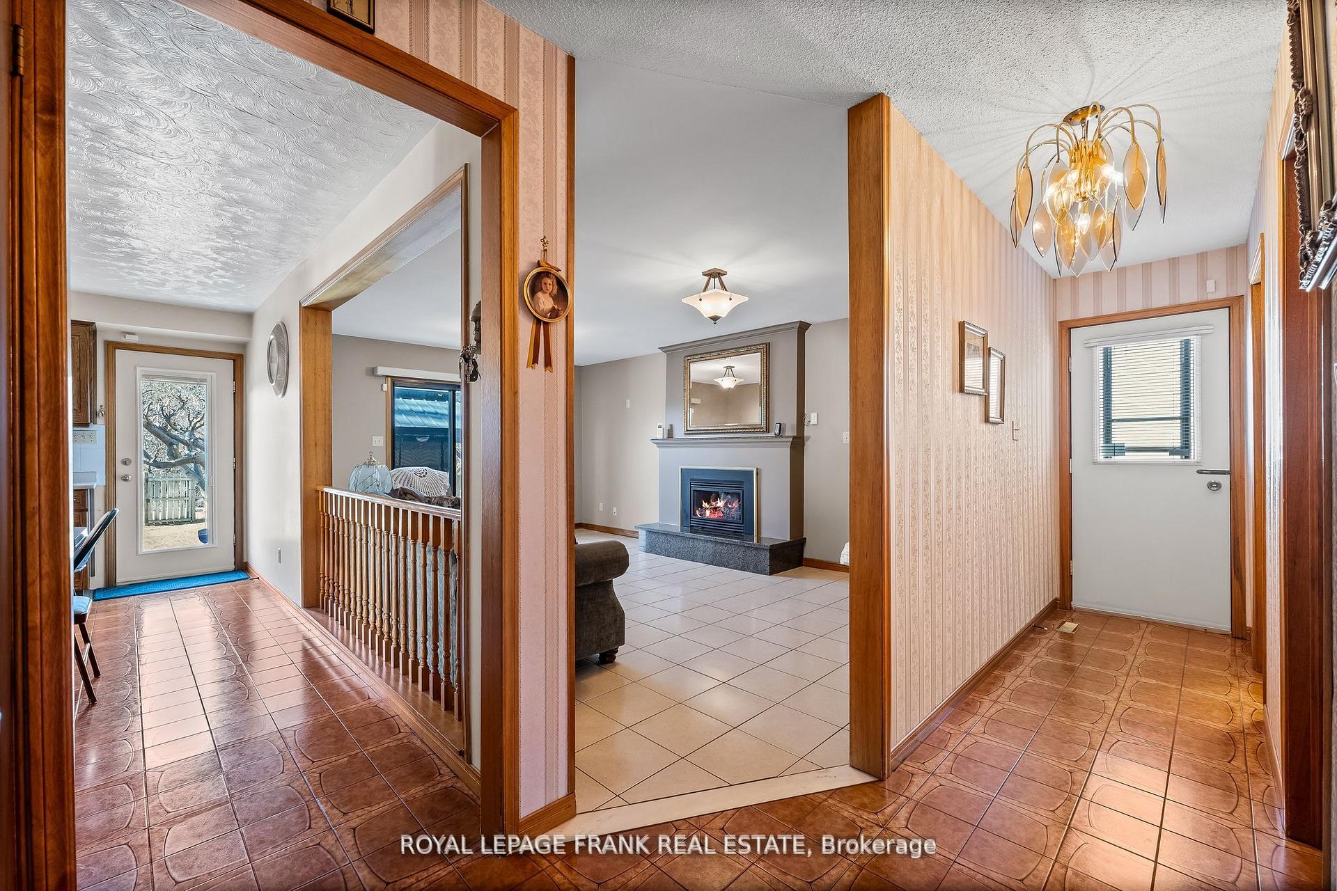 Photo 23 of 1402 Manitou Drive, Oshawa, Samac — HOMEH