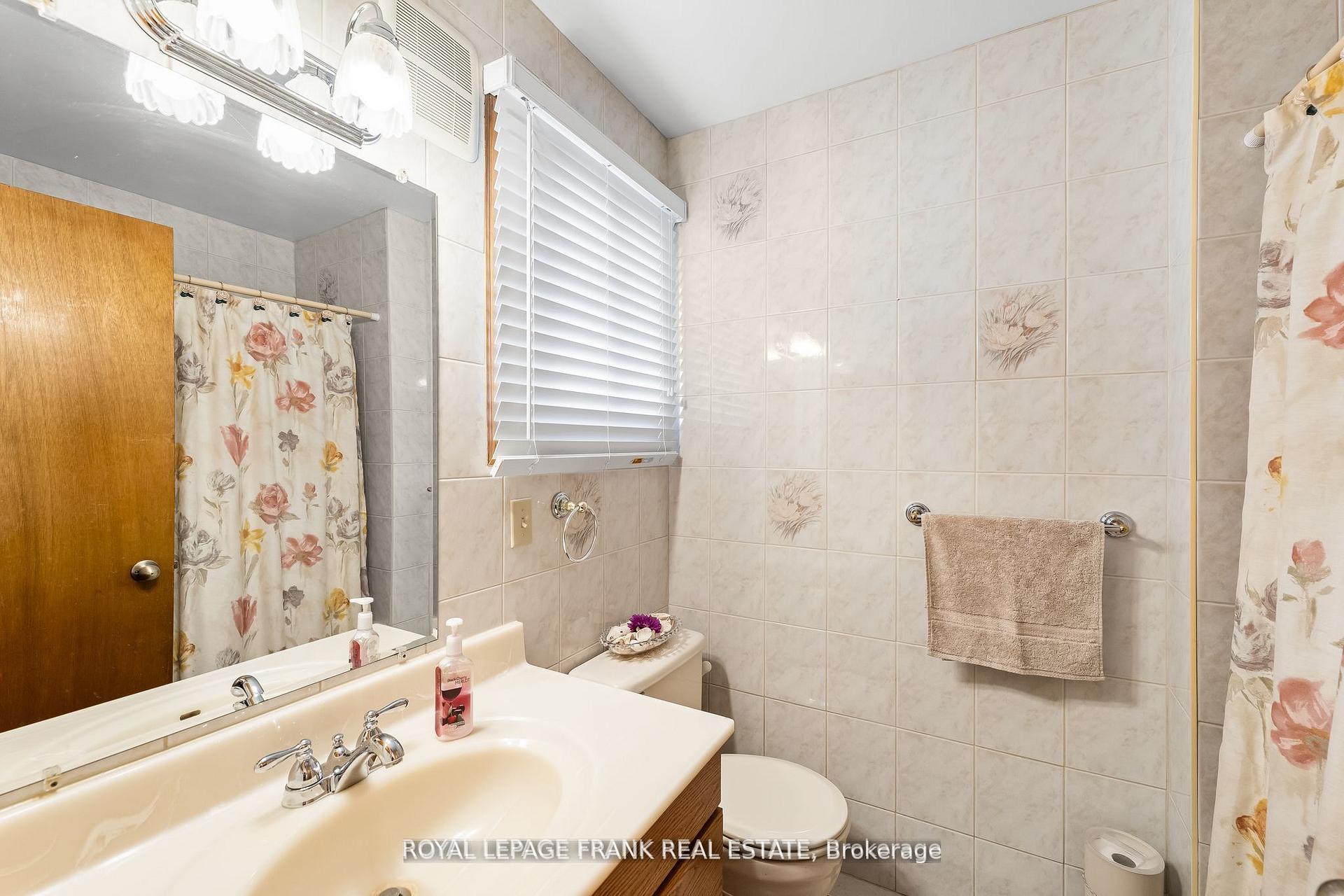 Photo 24 of 1402 Manitou Drive, Oshawa, Samac — HOMEH