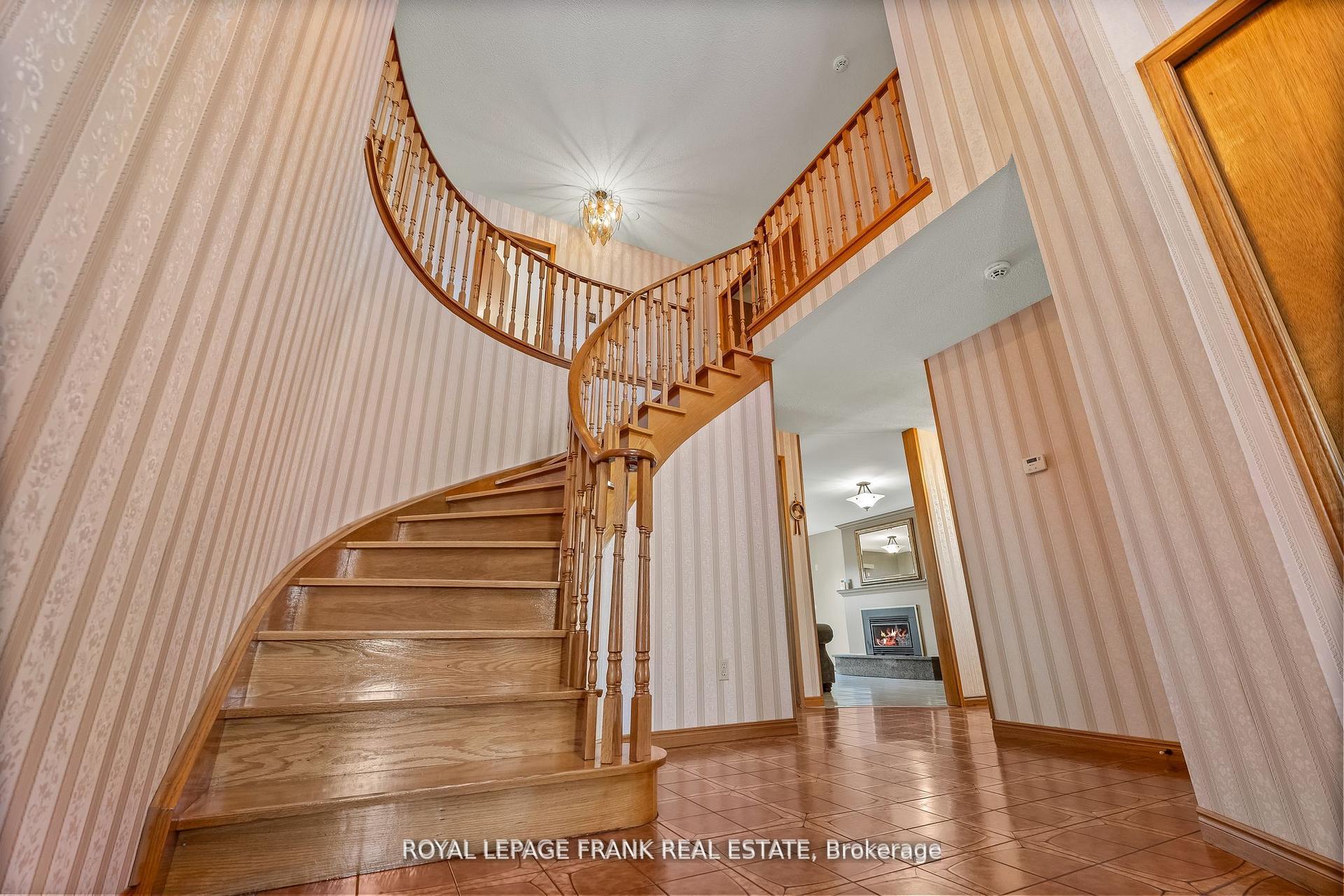 Photo 25 of 1402 Manitou Drive, Oshawa, Samac — HOMEH