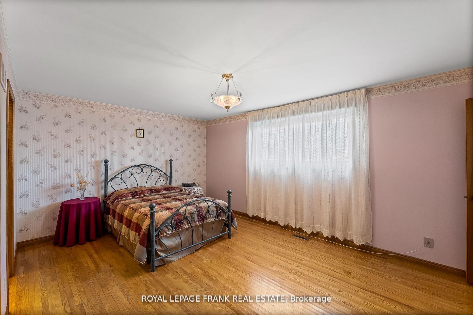 Photo 28 of 1402 Manitou Drive, Oshawa, Samac — HOMEH