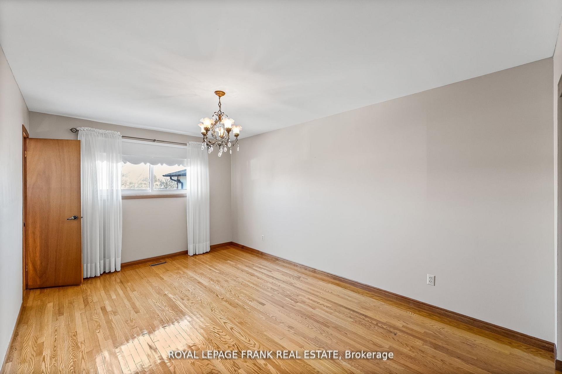 Photo 31 of 1402 Manitou Drive, Oshawa, Samac — HOMEH